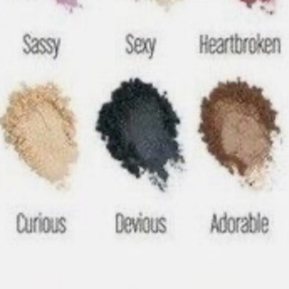 Younique Moodstruck Minerals Pigment Shimmer Eyeshadow - Devious - Picture 4 of 4